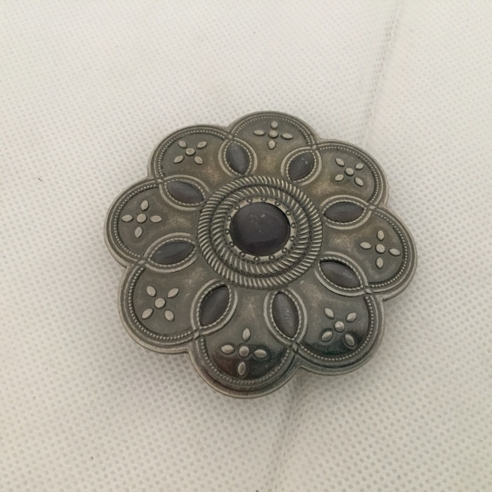 Silver Flower Belt Bucket - Picture 3 of 4